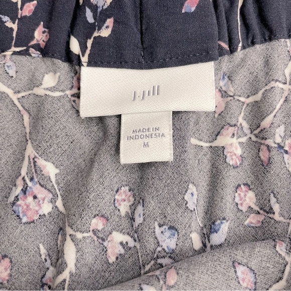 J.Jill Printed Skirt A-Line Purple
Floral Midi Skirt Size
Medium - Picture 4 of 12